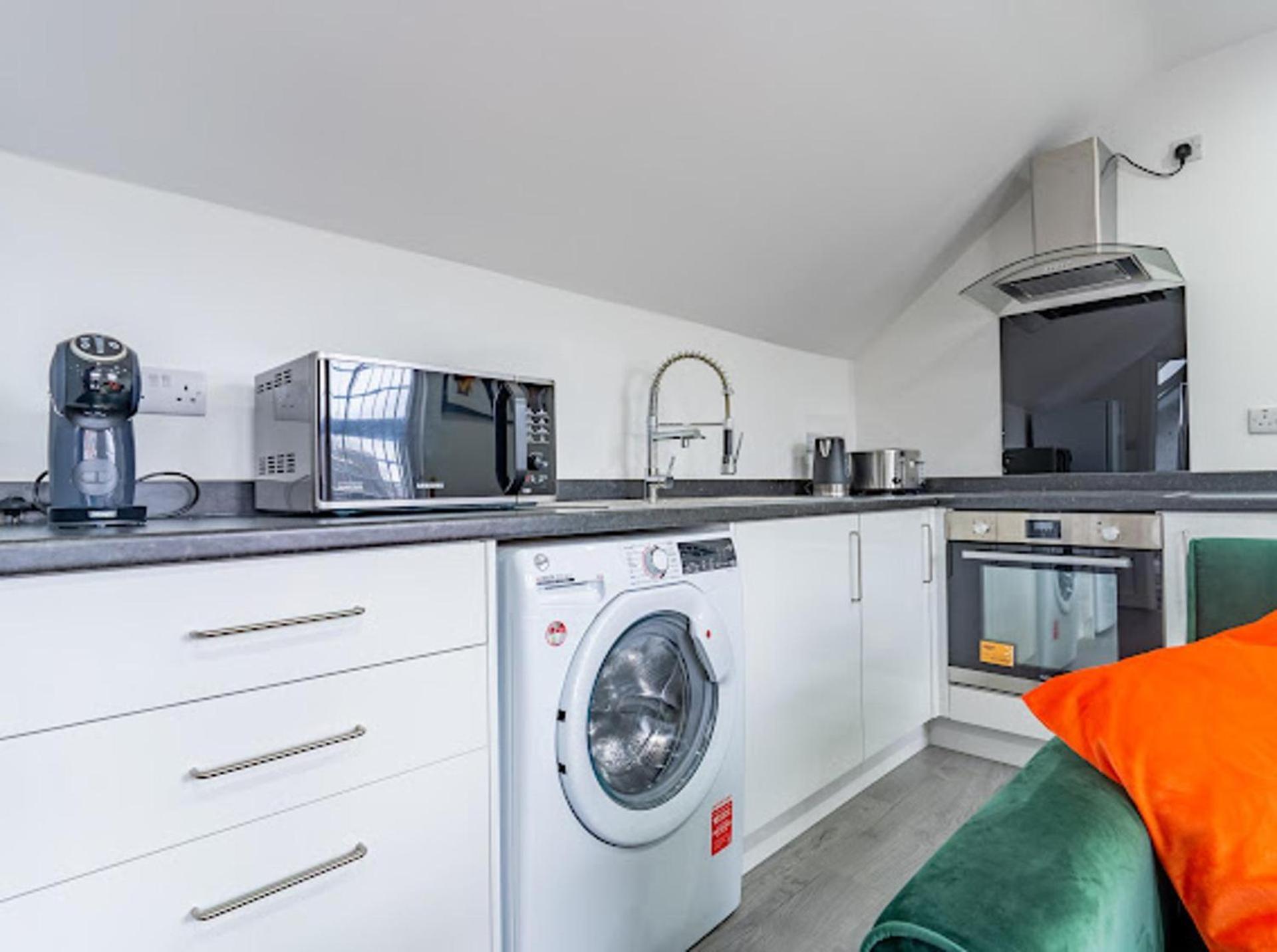 Cool Top Floor Apartment Very Near Birmingham Centre Bagian luar foto