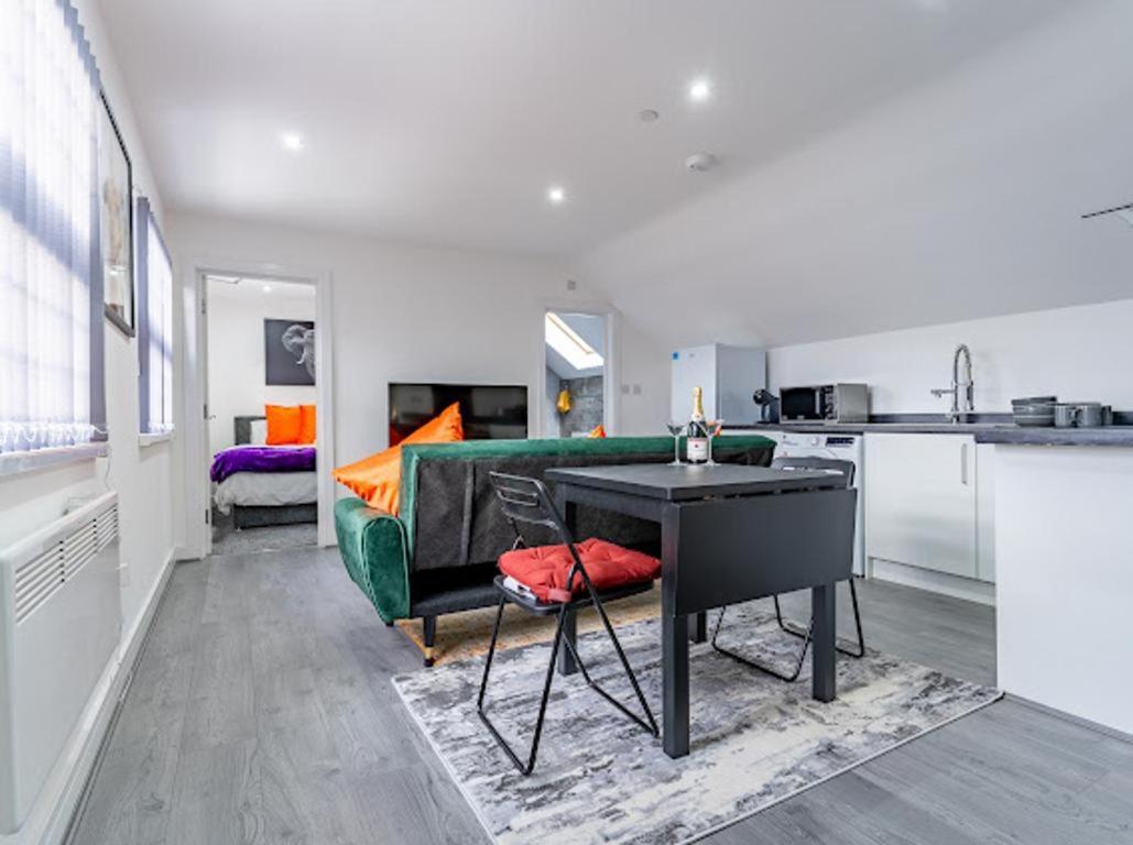 Cool Top Floor Apartment Very Near Birmingham Centre Bagian luar foto